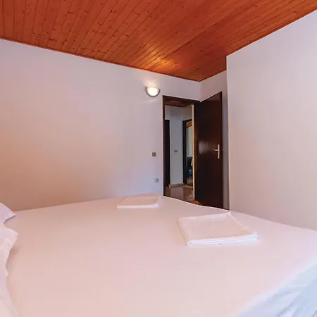 Two-bedroom In Apartmán Jadrija